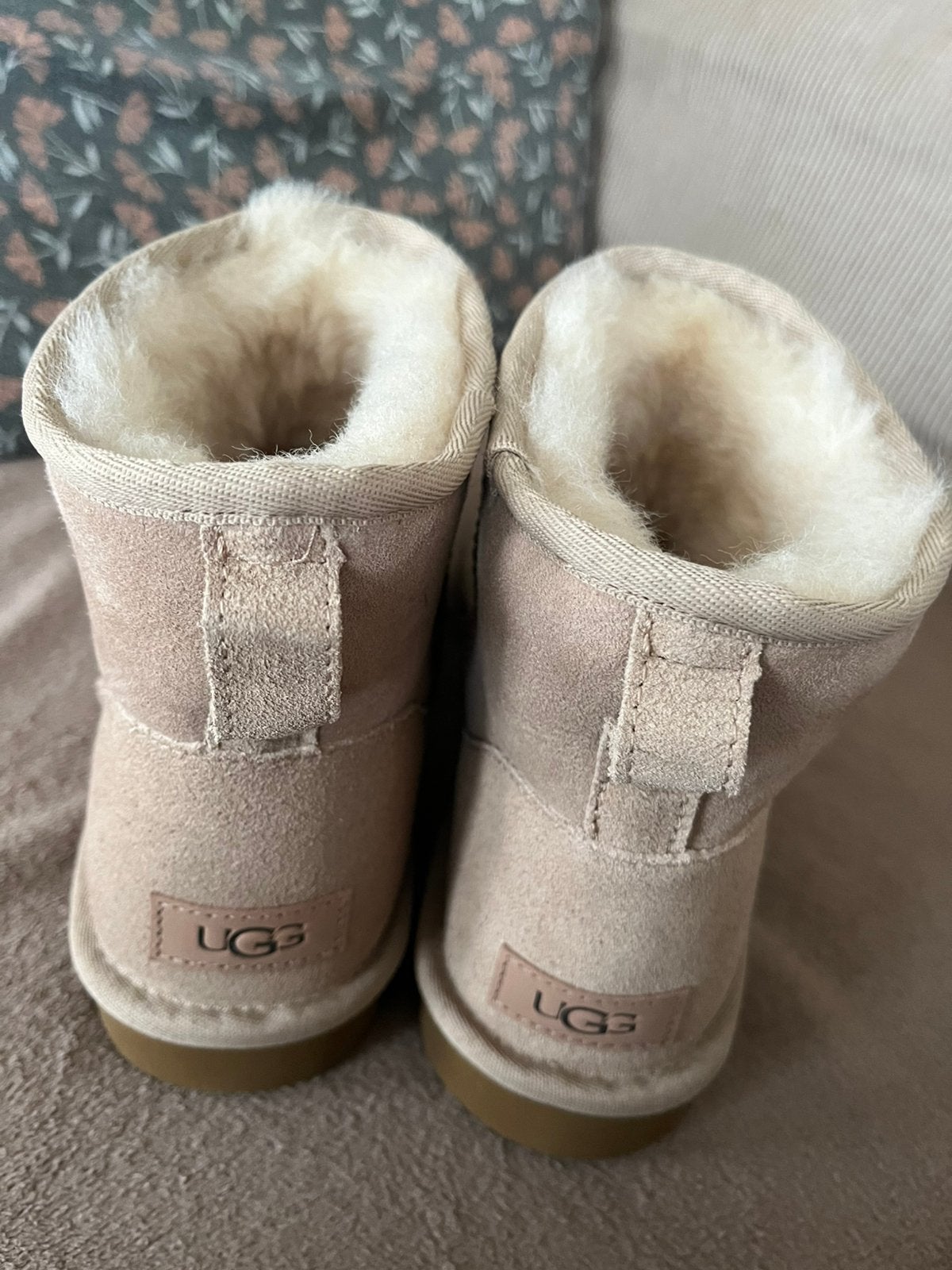 Ugg Classic Mini Zand, Kleding | Dames, Schoenen, Beige, Lage of Enkellaarzen, Nieuw, Ophalen of Verzenden