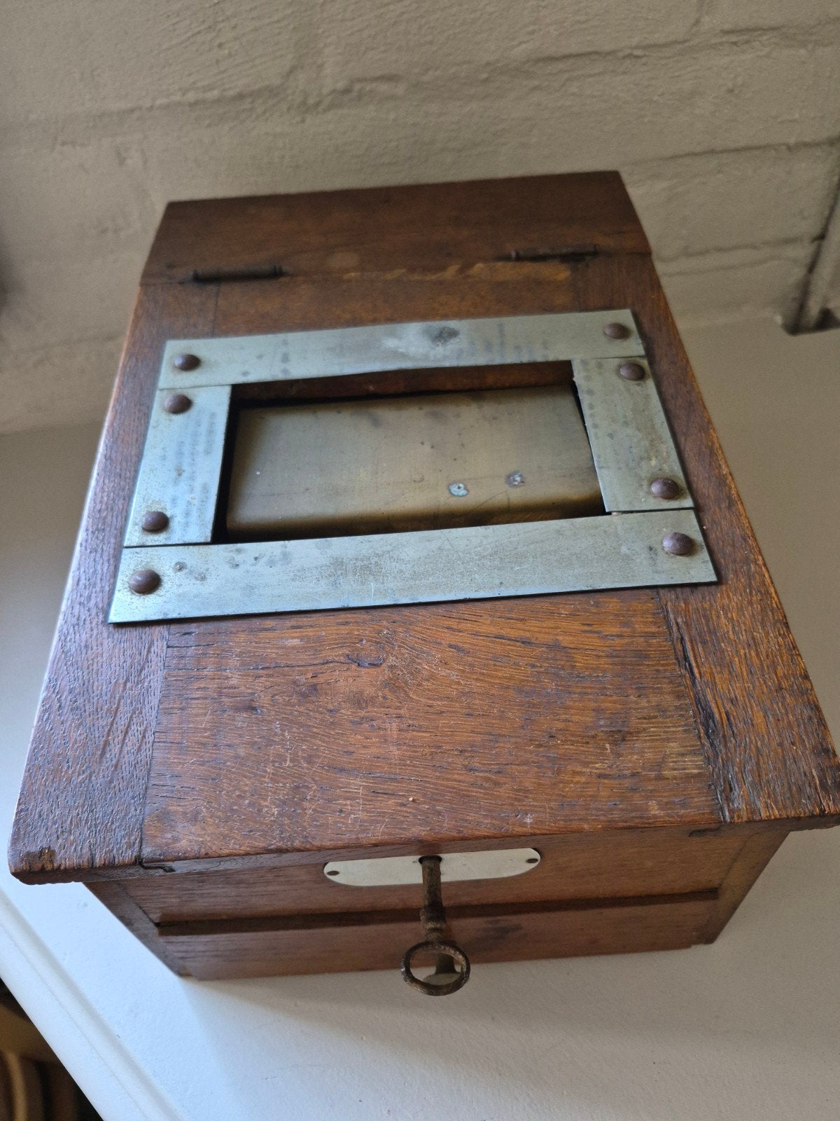 Antieke houten geldkist met mechanisme, Antiek en Kunst, Antiek | Overige Antiek, Ophalen of Verzenden
