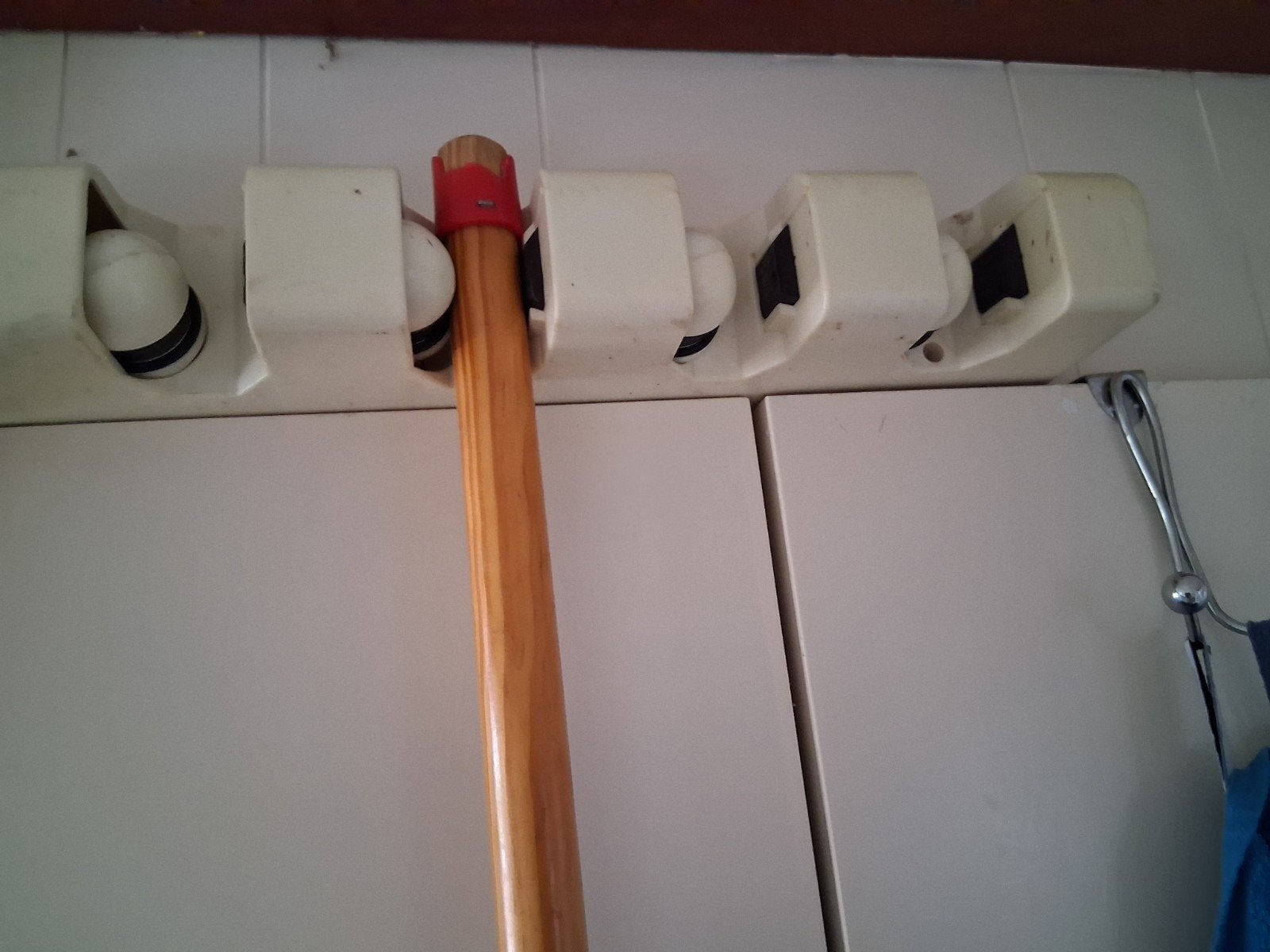 Handige bezem- en dweilhanger voor aan de muur, Ophalen of Verzenden