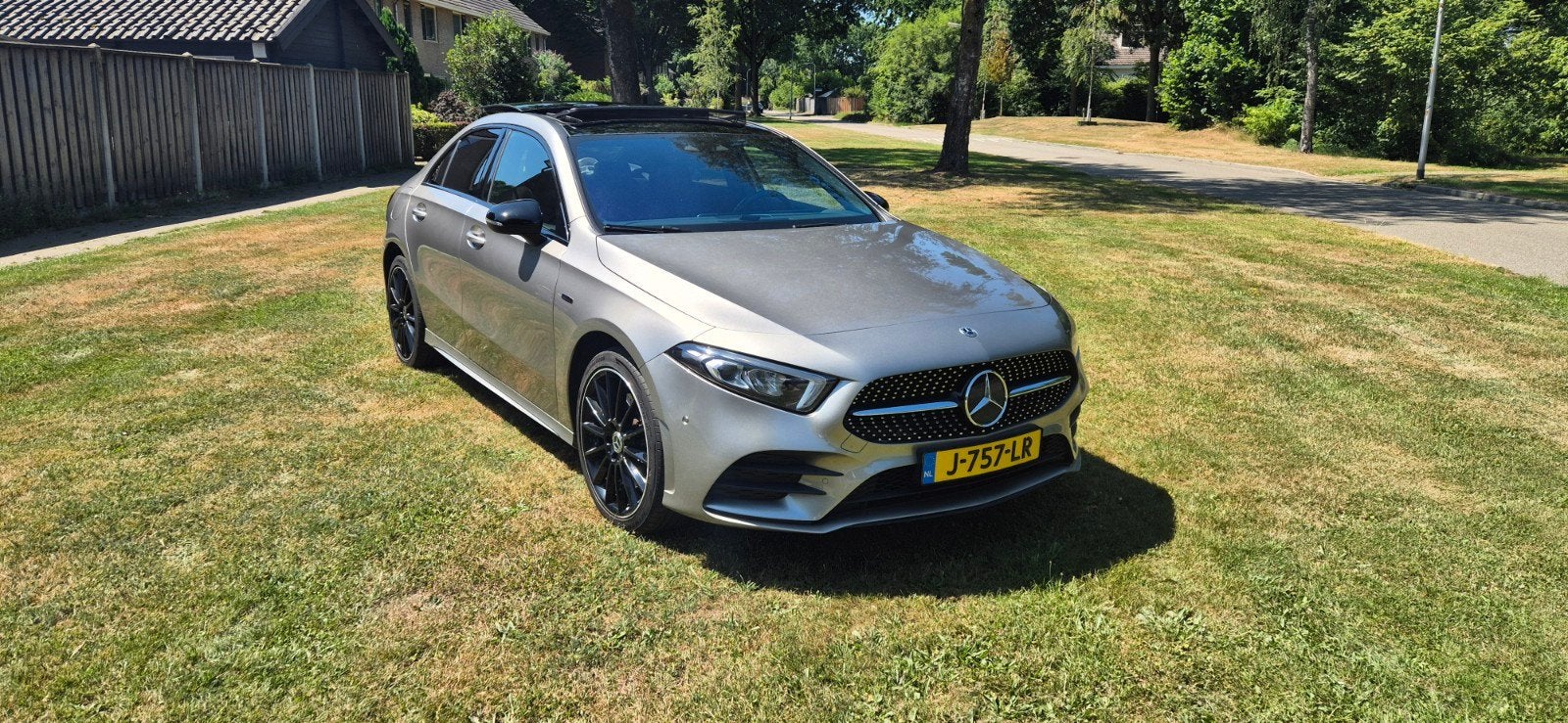 Mercedes-Benz A-Klasse A 250 e 218pk 8G-DCT 2020 Grijs, Auto's, 160 pk, Verwarmde buitenspiegels, Zilver of Grijs, 100 km/l