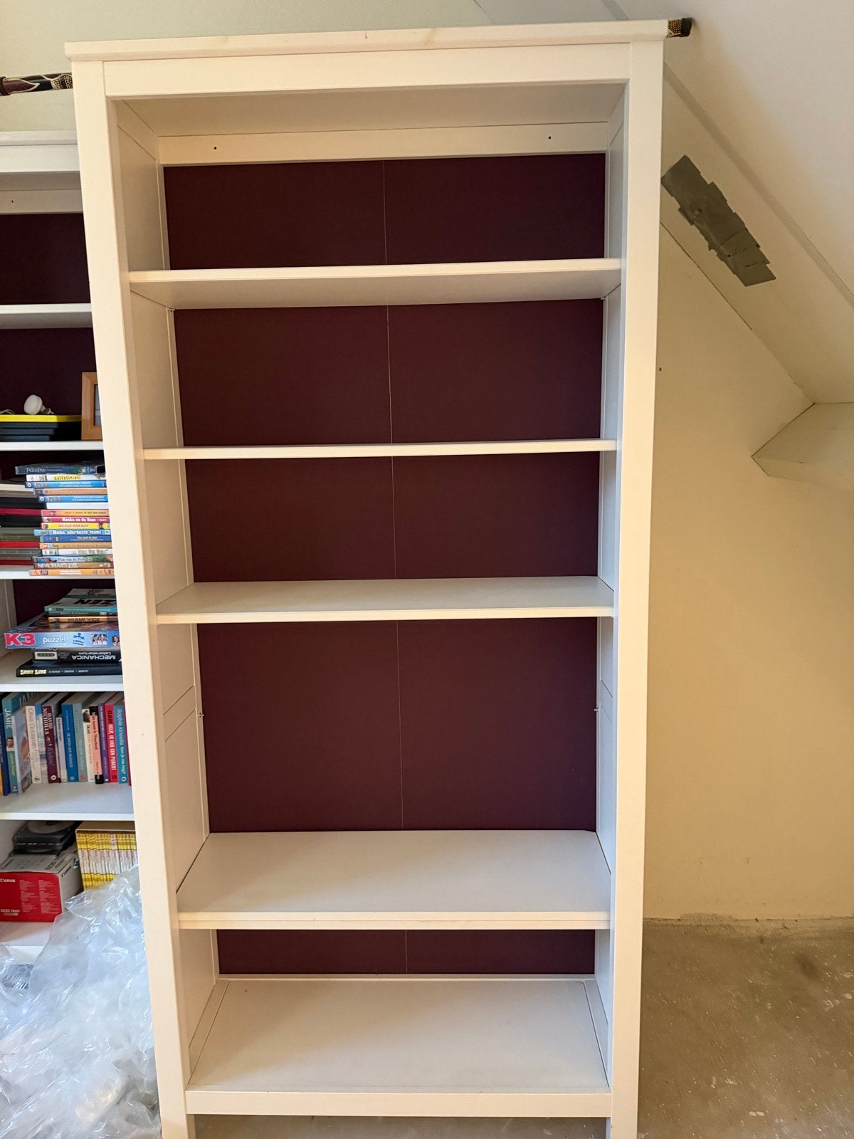 Gebruikte Billy Boekenkast met Donker Paarse Achterwand, Ophalen, Met plank(en), Gebruikt, 200 cm of meer