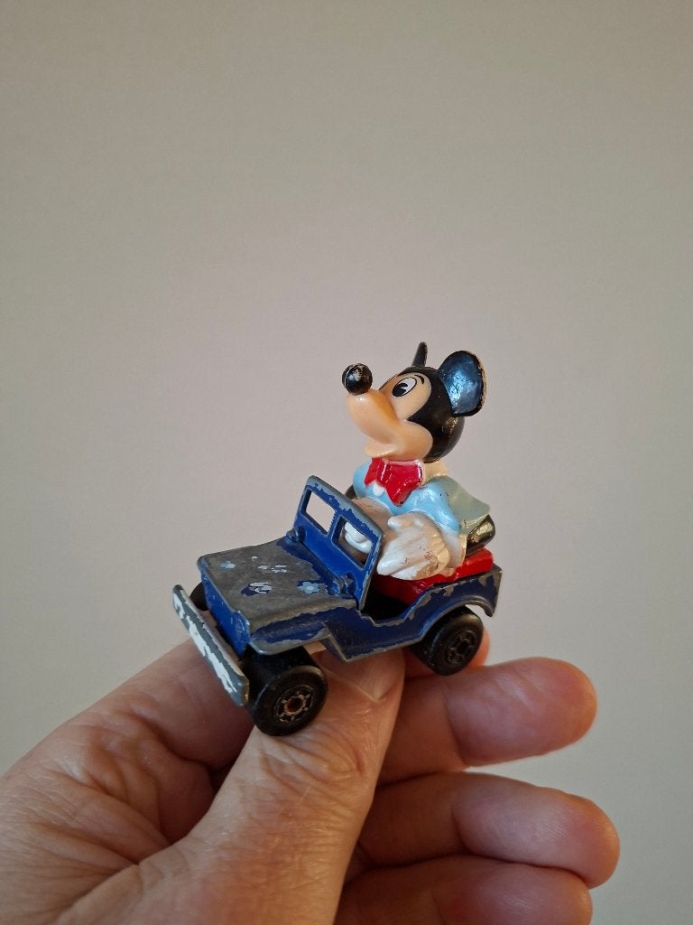 Mickey's Mail Jeep Walt Disney Hong Kong Matchbox 1979 WD-07, Ophalen of Verzenden, Mickey Mouse, Gebruikt, Beeldje of Figuurtje
