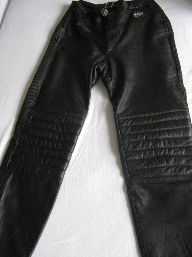 Nieuwe motorbroek van Leer maat 40 / 42 van MQP ., Motoren, Broek | leer, MQP, Ophalen of Verzenden, Nieuw zonder kaartje