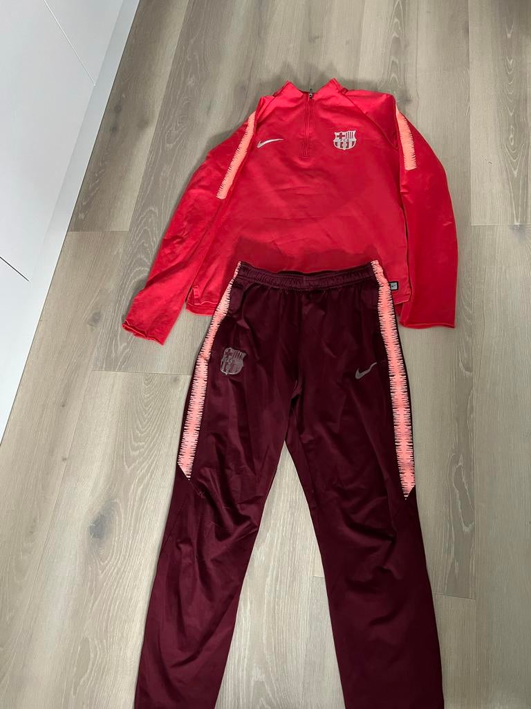 FC Barcelona trainingspak maat 128/134, Kinderen en Baby's, Kinderkleding | Maat 134, Ophalen of Verzenden, Zo goed als nieuw