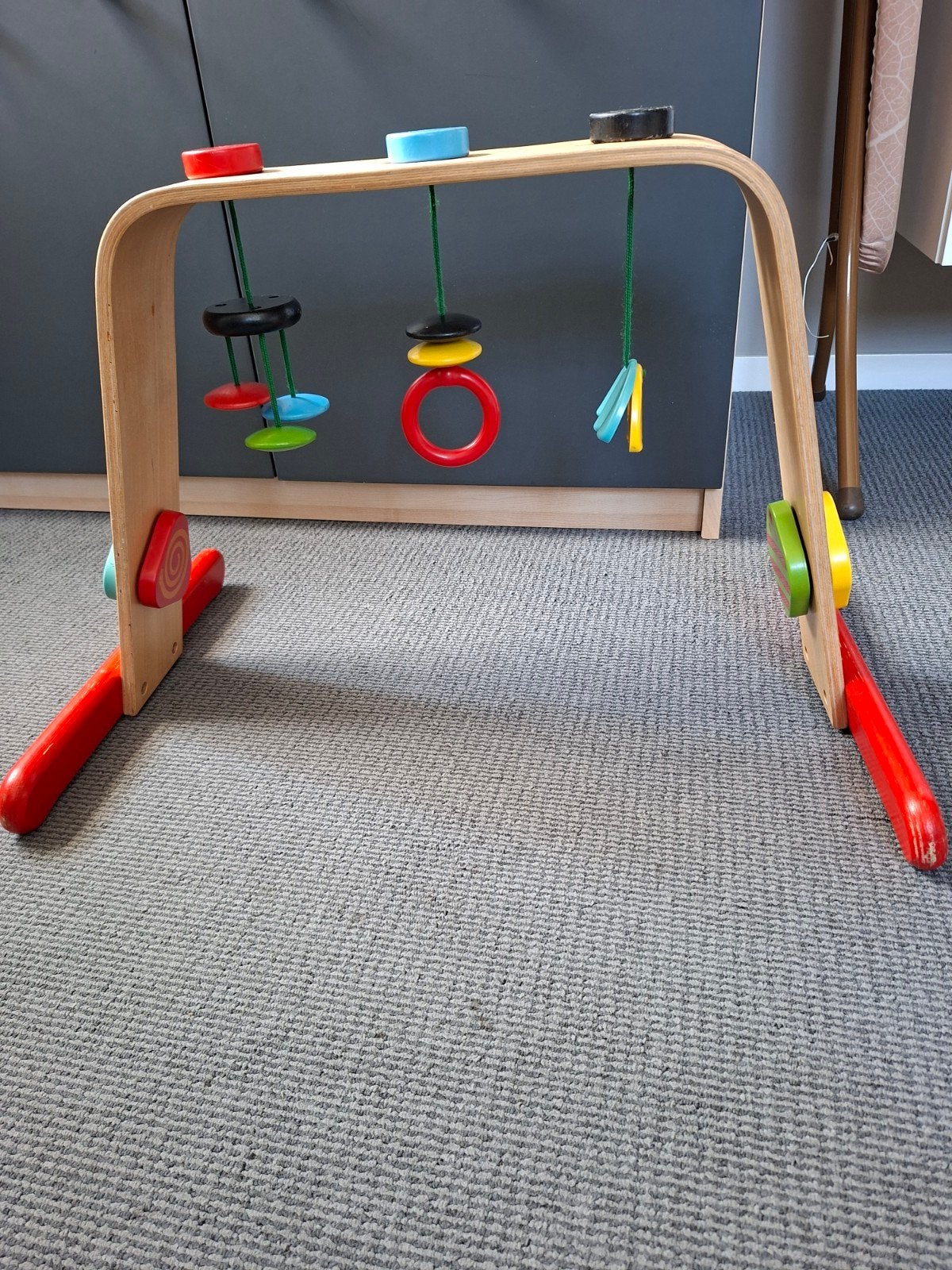 Houten babygym met kleurrijke speeltjes, Ophalen, Gebruikt, Babygym