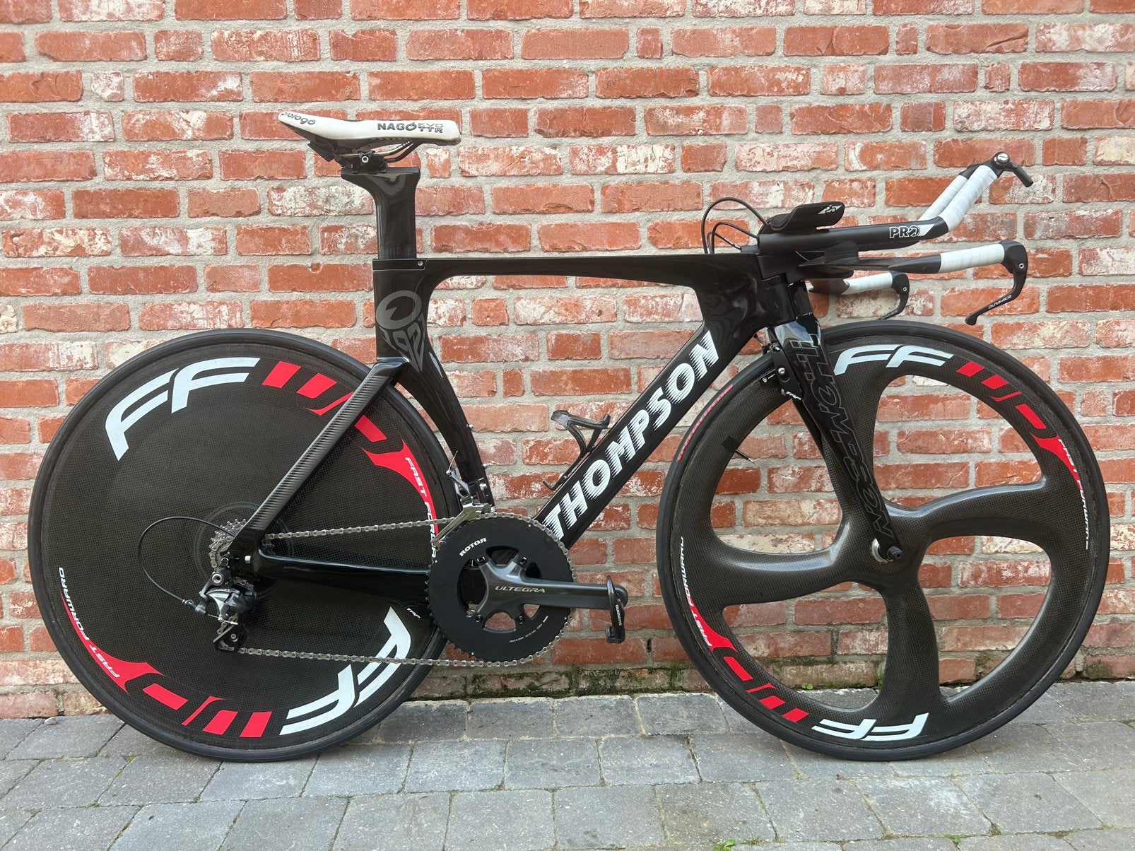 Magnifieke THOMPSON tijdritfiets / triathlonfiets - ZGAN, Carbon, Velgrem, Zo goed als nieuw, Meer dan 20 versnellingen