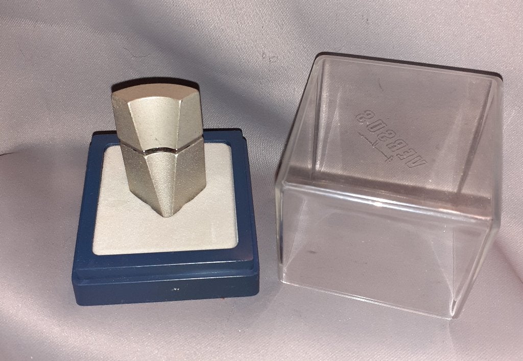 Luxe parfum mini -  Versace versus metal + doosje, Ophalen of Verzenden, Zo goed als nieuw, Miniatuur, Gevuld