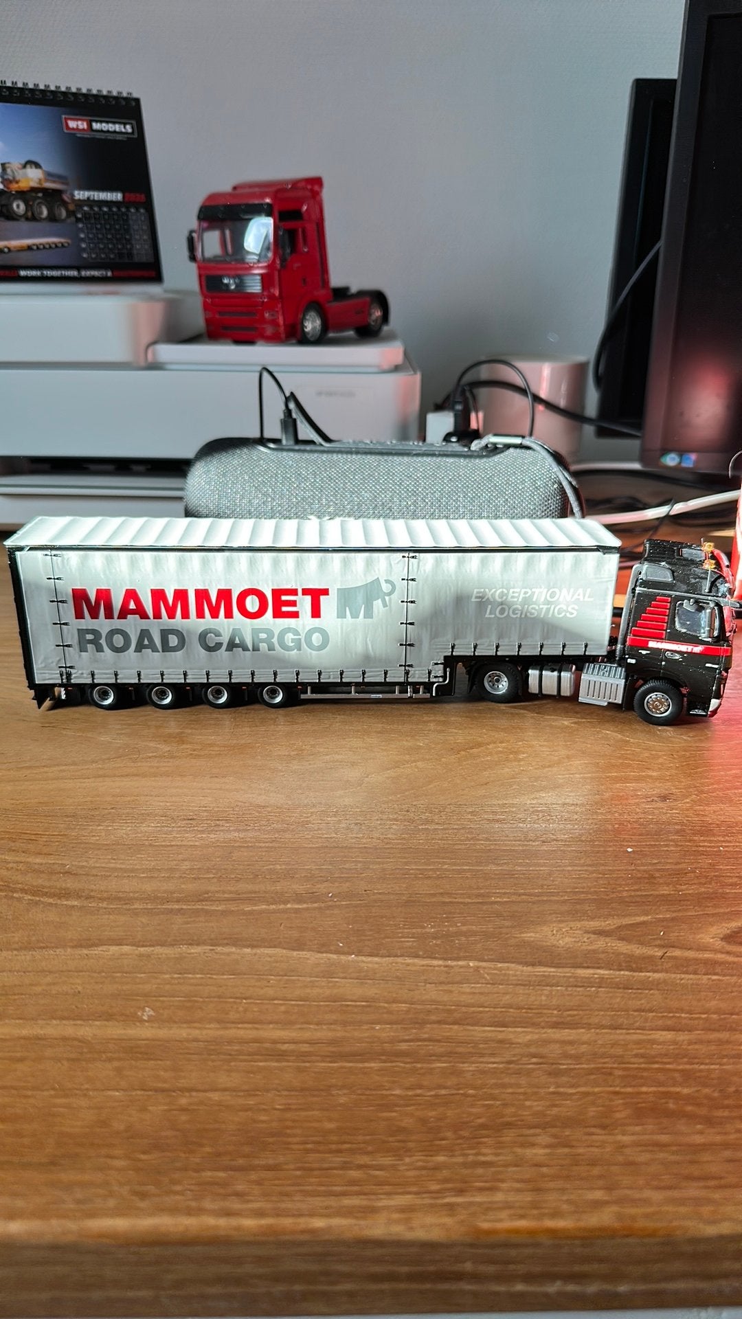 IMC MB Actros 4x2  + 4 asser Meusburger, Hobby en Vrije tijd, Verzenden, Zo goed als nieuw, Bus of Vrachtwagen, Overige merken