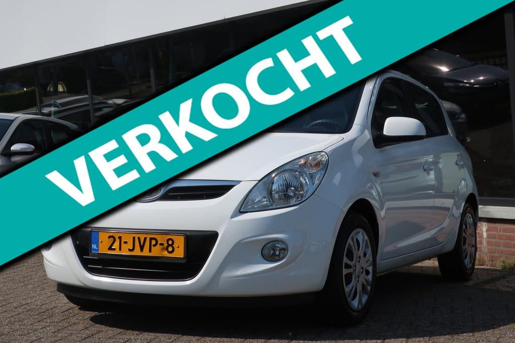 Hyundai I20 1.2i DynamicVersion 1e EIGENAAR_AIRCO_NAP_, Gebruikt, 31 €/maand, 4 cilinders, Wit