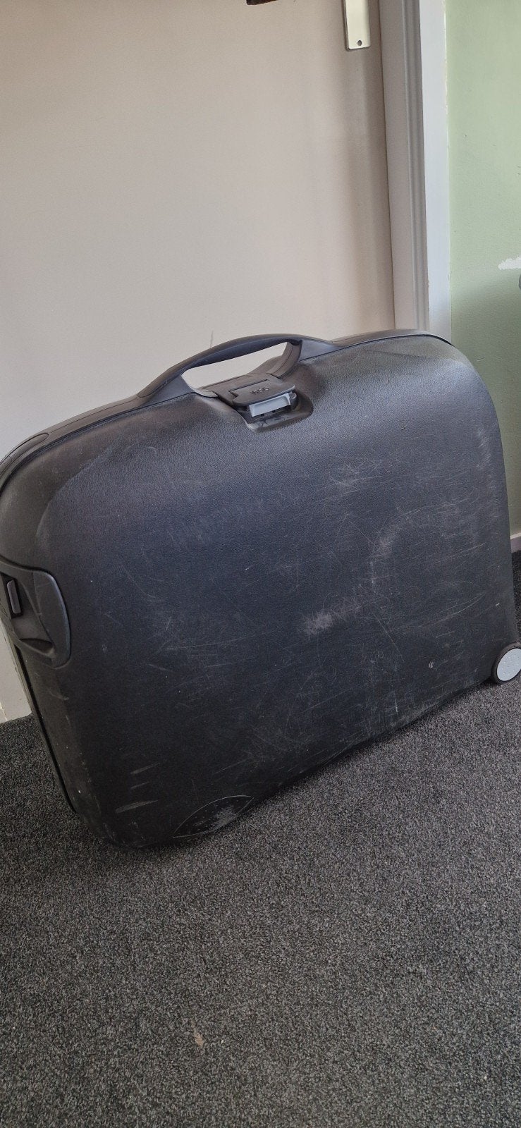 Zwarte reiskoffer wieltjes en uitschuifbare handgreep, Uitschuifbare handgreep, 30 cm of meer, Gebruikt, Zwart