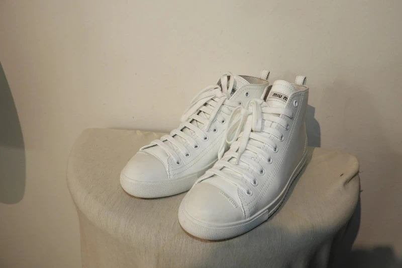 Miu Miu leren lak sneakers wit merk neus Als nieuw 38.5, Miu Miu, Verzenden, Wit, Sneakers of Gympen