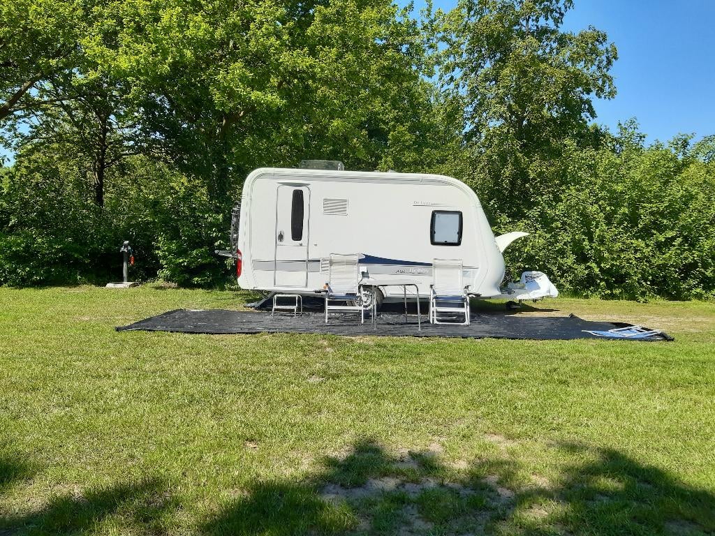 Hobby de luxe 400 sfe incl. voortent en inventaris, Hefbed, Hobby, Treinzit, 750 - 1000 kg