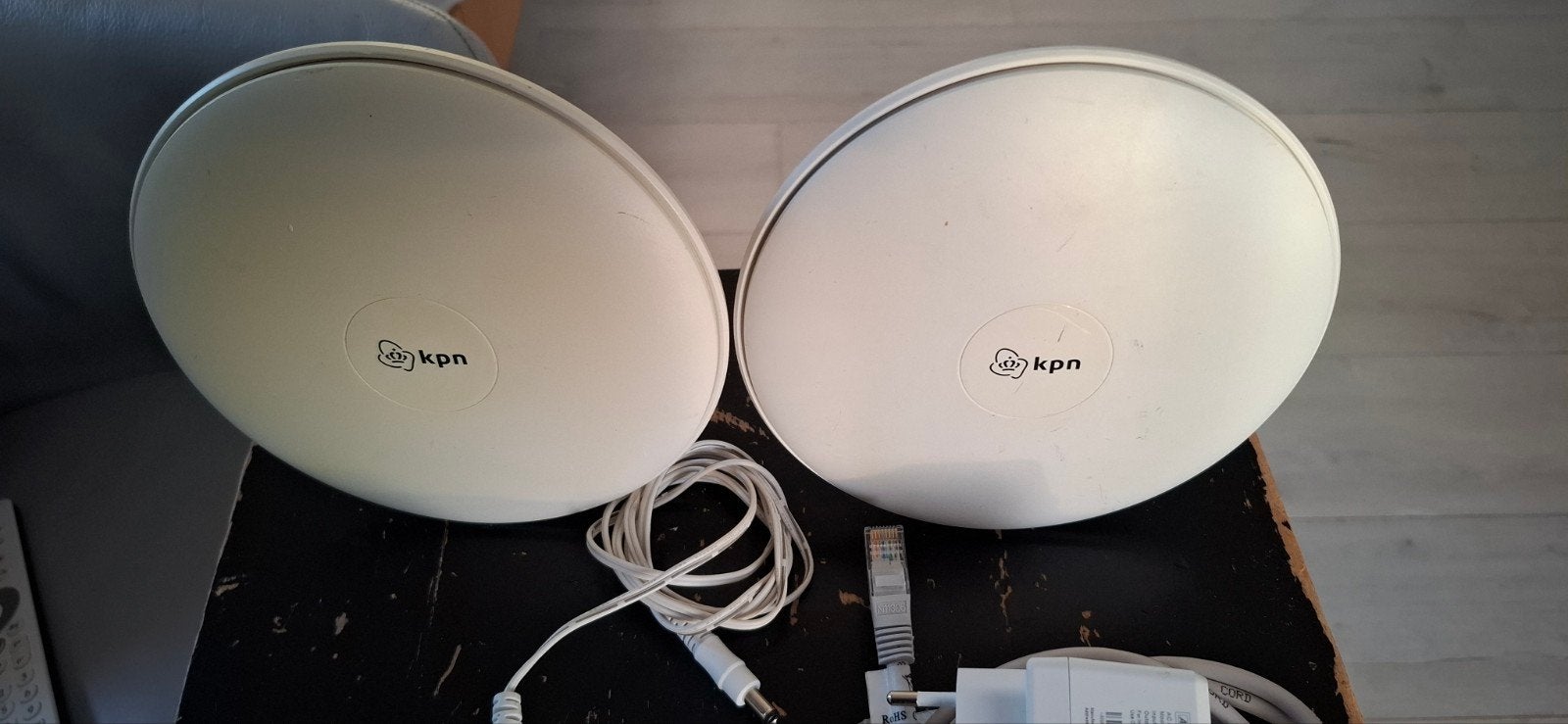 KPN Wifi Versterkers (2 stuks) met adapters en kabels, Ophalen of Verzenden, Zo goed als nieuw, Router, KPN