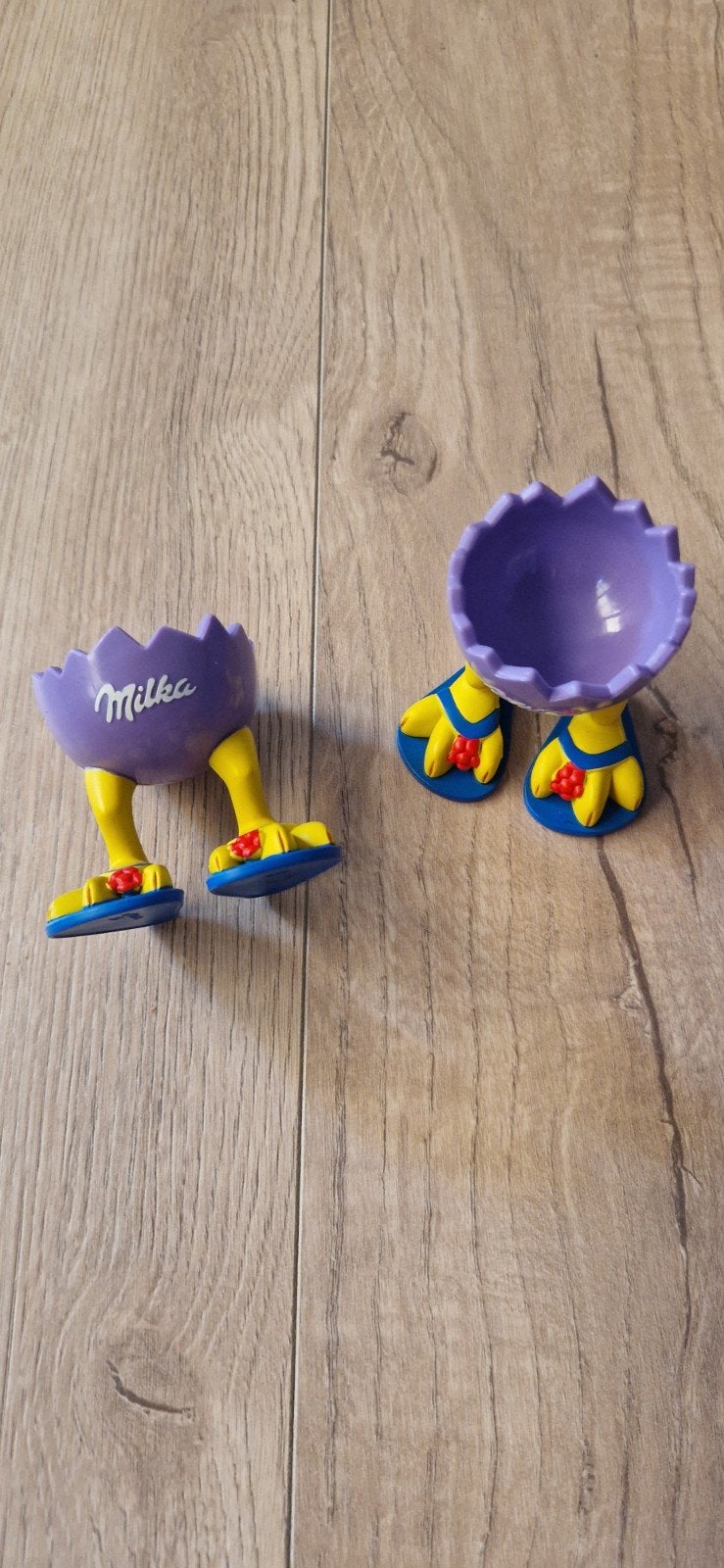 2 Milka eierdopjes - Paarse eierdopjes met voetjes, Kunststof, Gebruikt, Overige merken, Overige typen