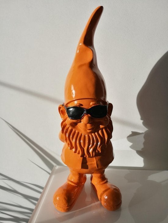 Tuinkabouter oranje met zonnebril 41cm deco, Tuin en Terras, Ophalen of Verzenden, Nieuw, Kunststof, Tuinkabouter