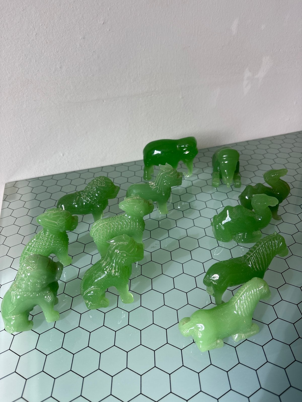 Set van 12 Groene Jade Dierenbeeldjes - Vintage Decoratie, Verzamelen, Beelden en Beeldjes, Ophalen of Verzenden, Gebruikt, Dier