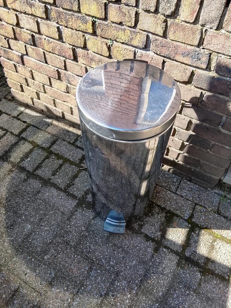 2x Brabantia pedaalemmer rvs, Ophalen, Gebruikt, Met pedaal, 20 tot 30 liter