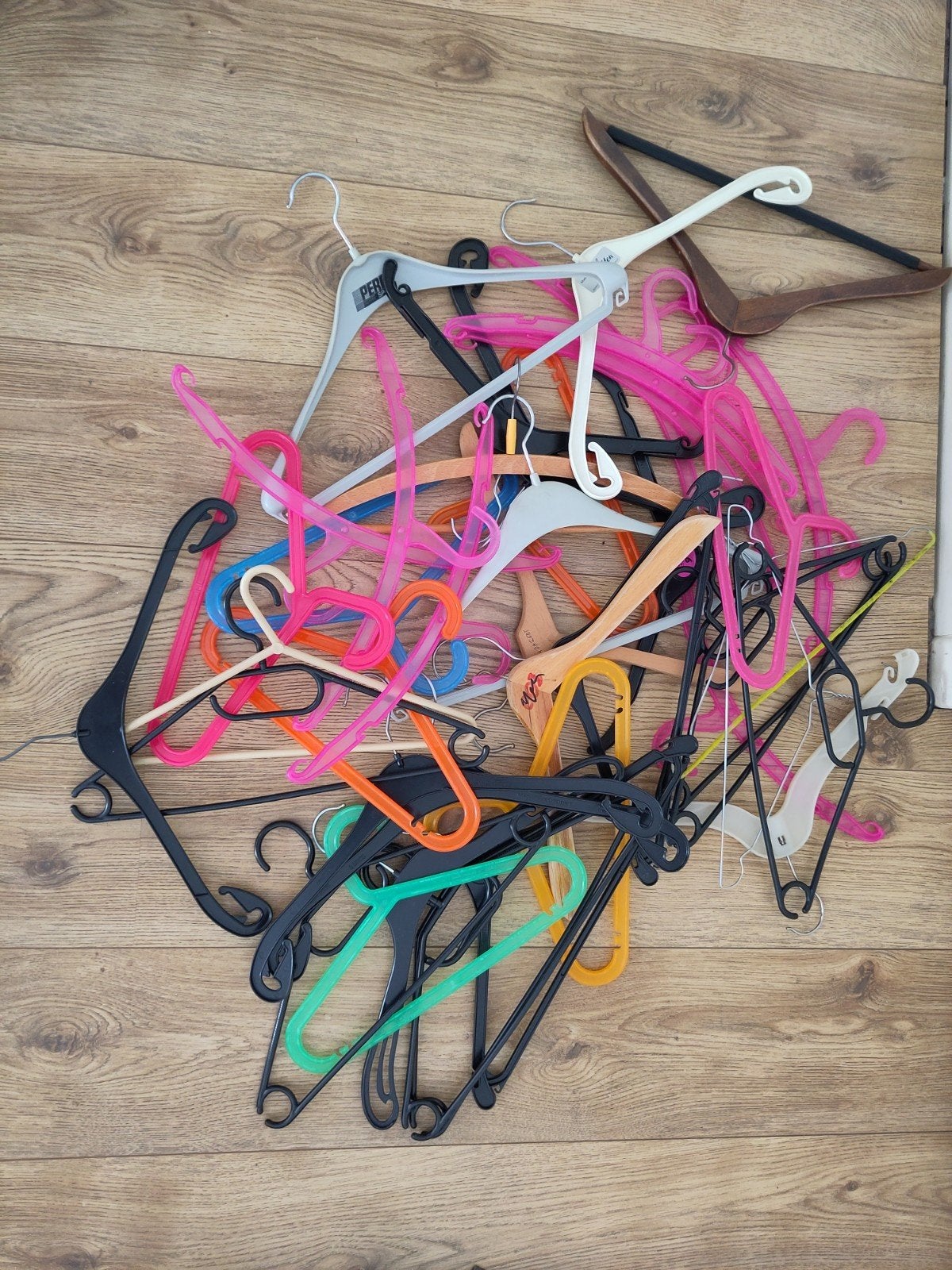 Kledinghangers kleerhangers gratis free, Kleding | Dames, Kledinghangers, Ophalen