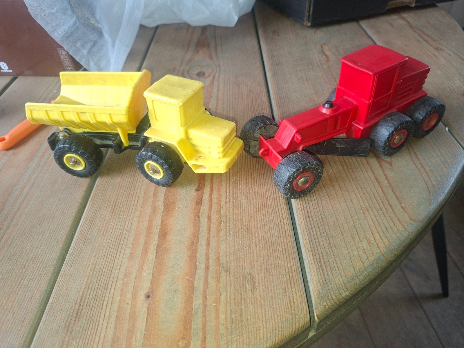 2 plasto oud kunstof grondverzet machines, Ophalen of Verzenden