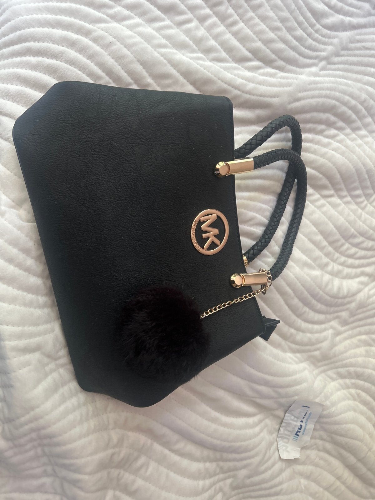 Zwarte handtas met MK-logo en pompon, Ophalen, Zo goed als nieuw, Zwart, Handtas