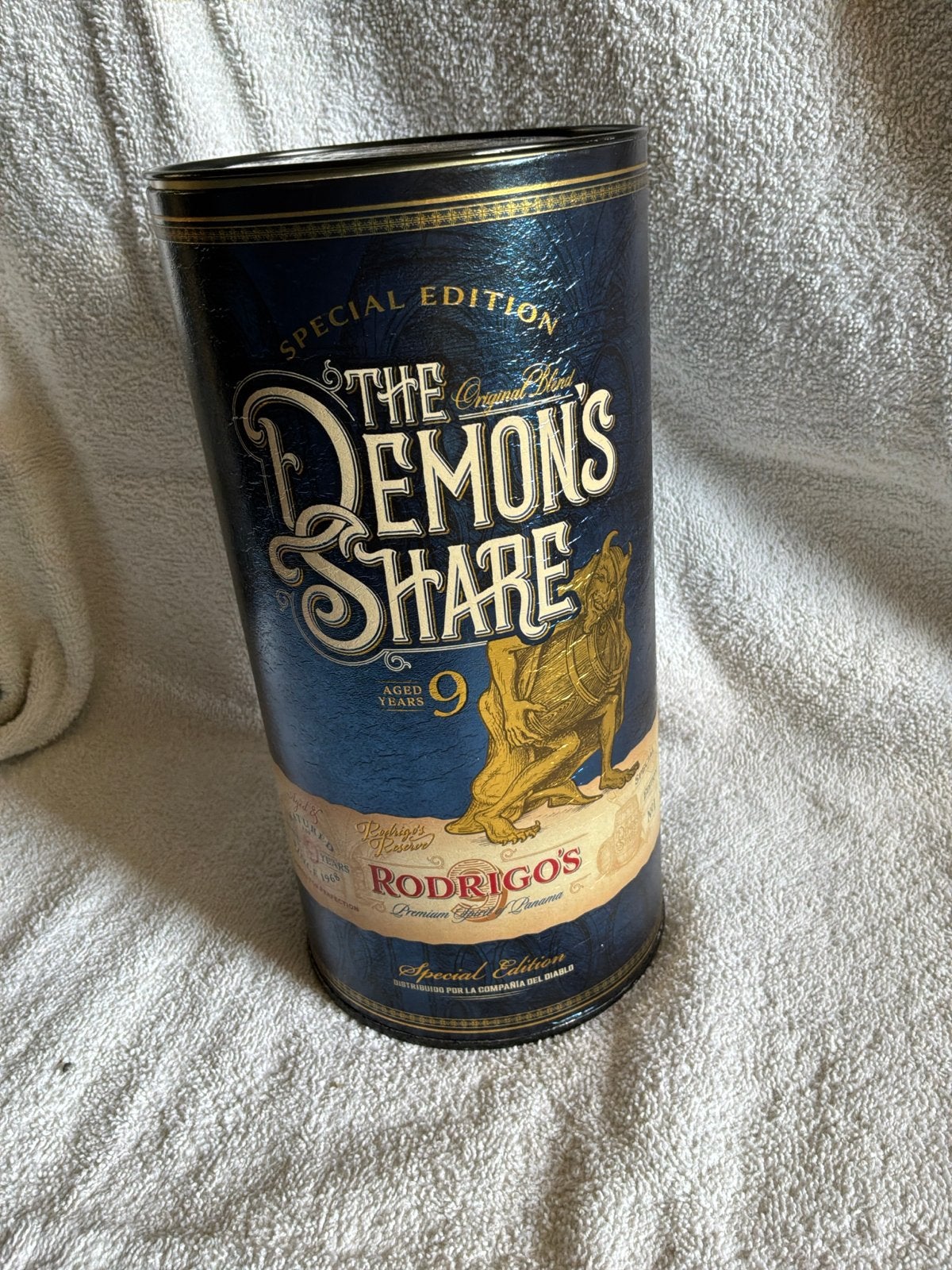 The Demon's Share 9 Years Rum Spirit Drink Blik, Verzamelen, Overige Verzamelen, Zo goed als nieuw, Ophalen
