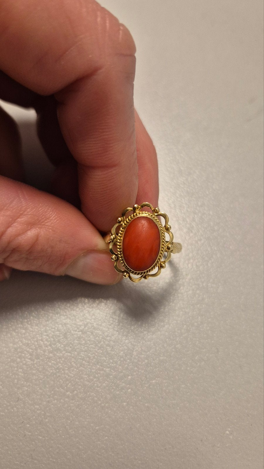 Prachtige Gouden Ring met Bloedkoraal en Eikenblad, Sieraden, Tassen en Uiterlijk, Ophalen of Verzenden