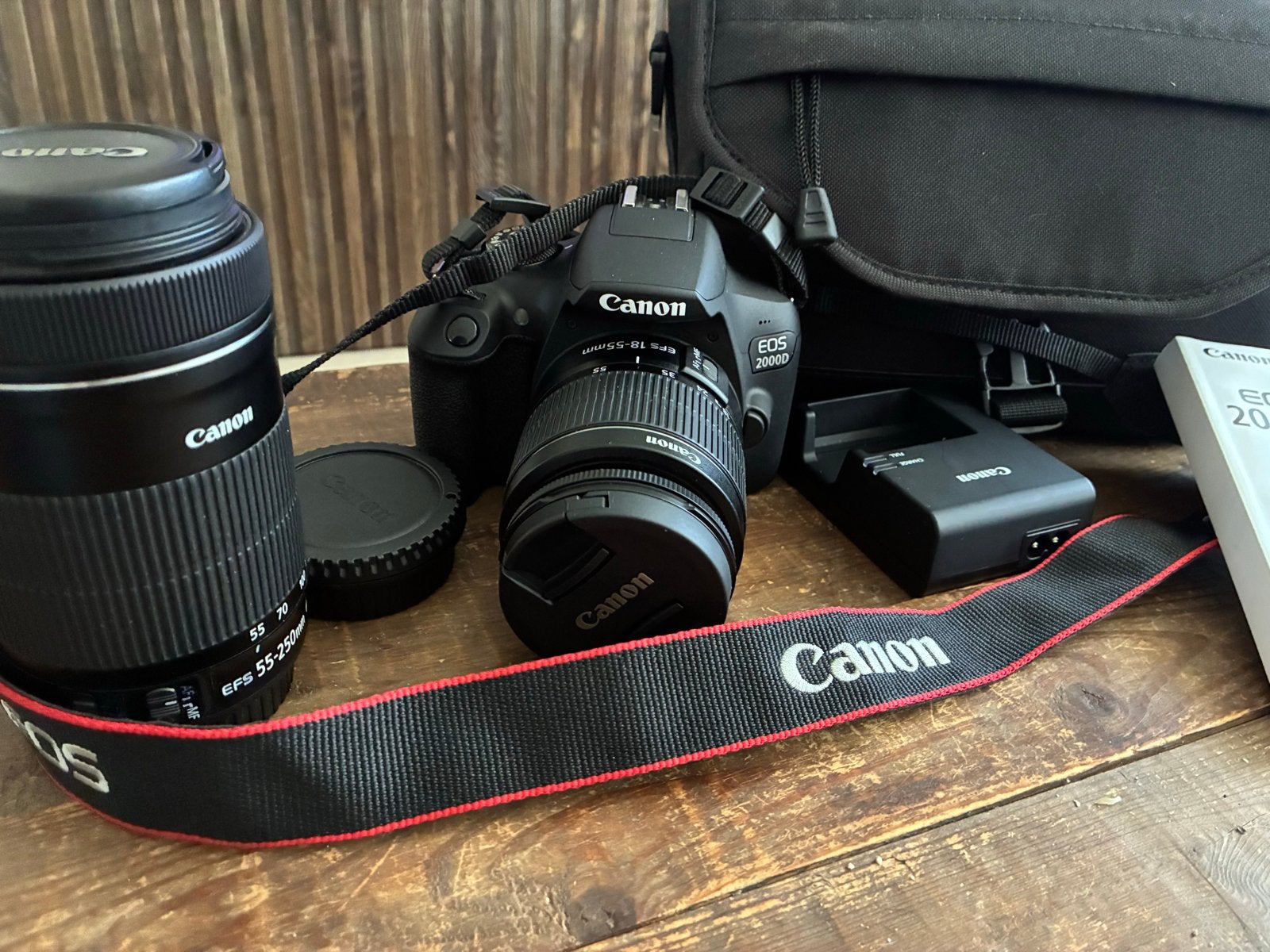 Canon EOS 2000D spiegelreflexcamera met 2 lenzen en tas, Spiegelreflex, Canon, Beeldstabilisatie, Ophalen of Verzenden