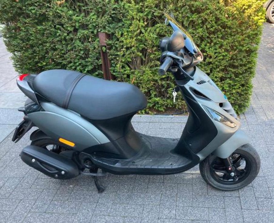 Piaggio Zip snorscooter iget - als nieuw, Fietsen en Brommers, Scooters | Piaggio, Ophalen, Zip, Zo goed als nieuw, Benzine