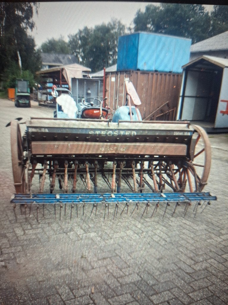 Oude zaaimachine, Ophalen
