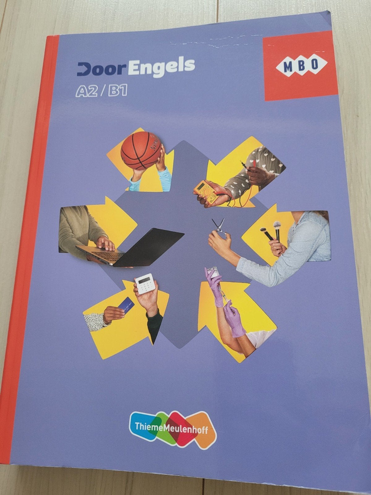 DoorEngels A2/B1 MBO - Thiememeulenhoff, Ophalen of Verzenden, Zo goed als nieuw, Overige niveaus, Engels