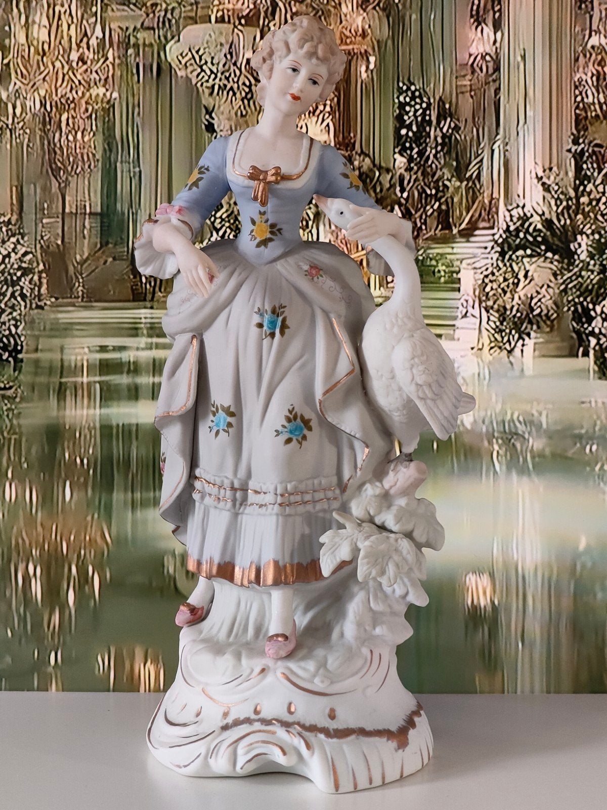 Decoratief beeld van een meisje met een zwaan, Ophalen of Verzenden