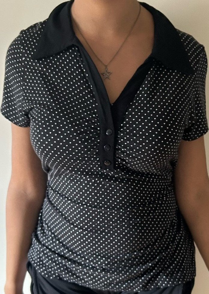 Dames  Shirts zwart-wit gestippelde blouse met korte mouwen, Zwart, Maat 42/44 (L), Ophalen of Verzenden, Korte mouw