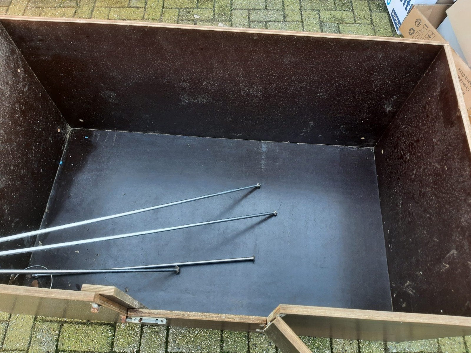 Te koop werpkisten met warmtelampen, Ophalen
