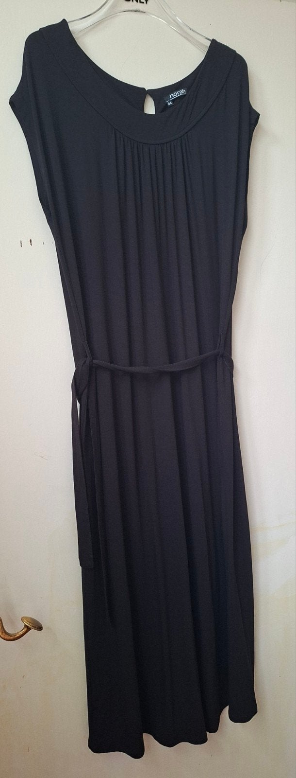 Lange diepzwarte Norah jurk, mt 44, Kleding | Dames, Jurken, Zwart, Maat 42/44 (L), Ophalen of Verzenden, Zo goed als nieuw