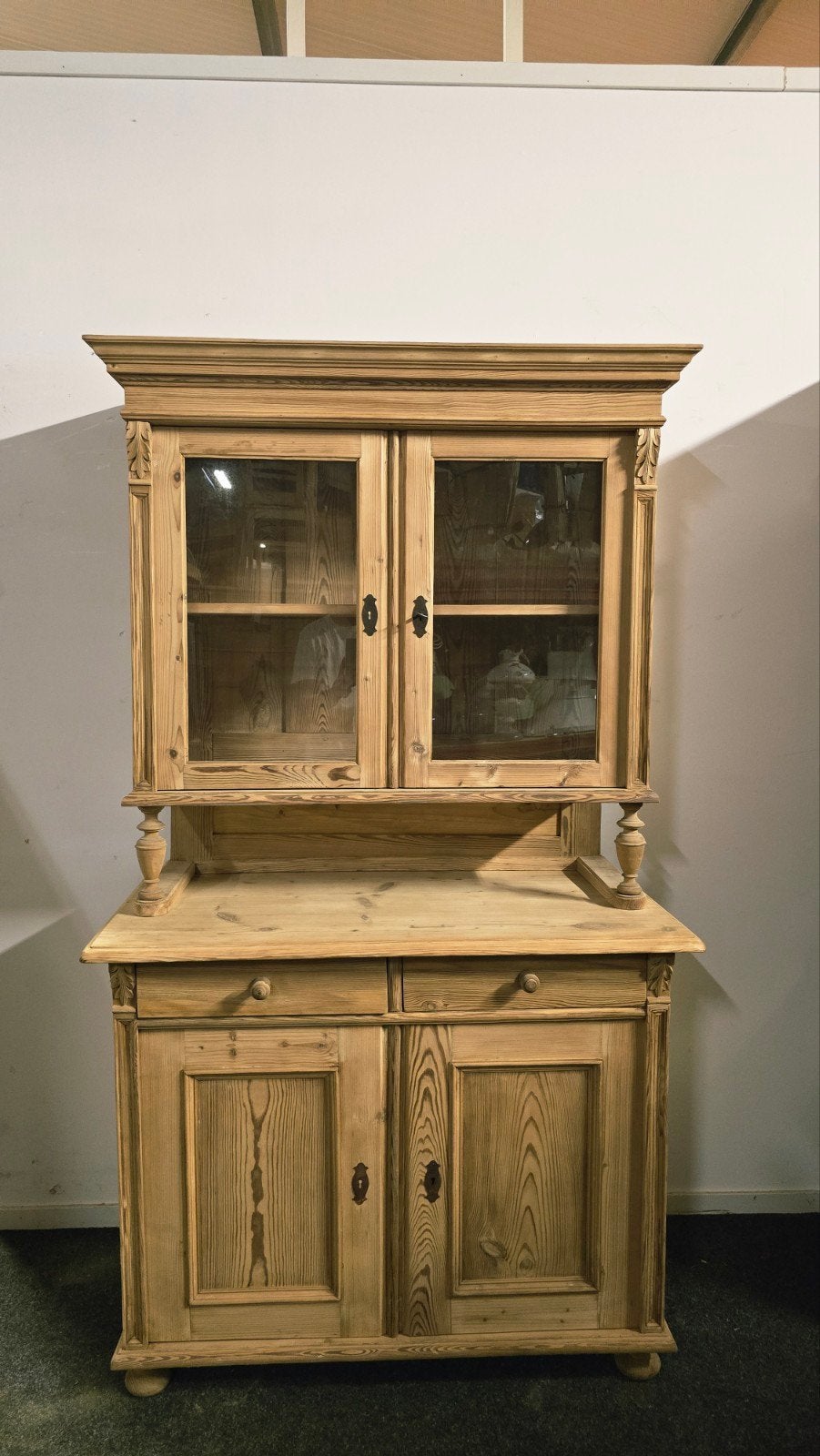 Prachtige Buffetkast met Vitrine en lades Grenen Hout