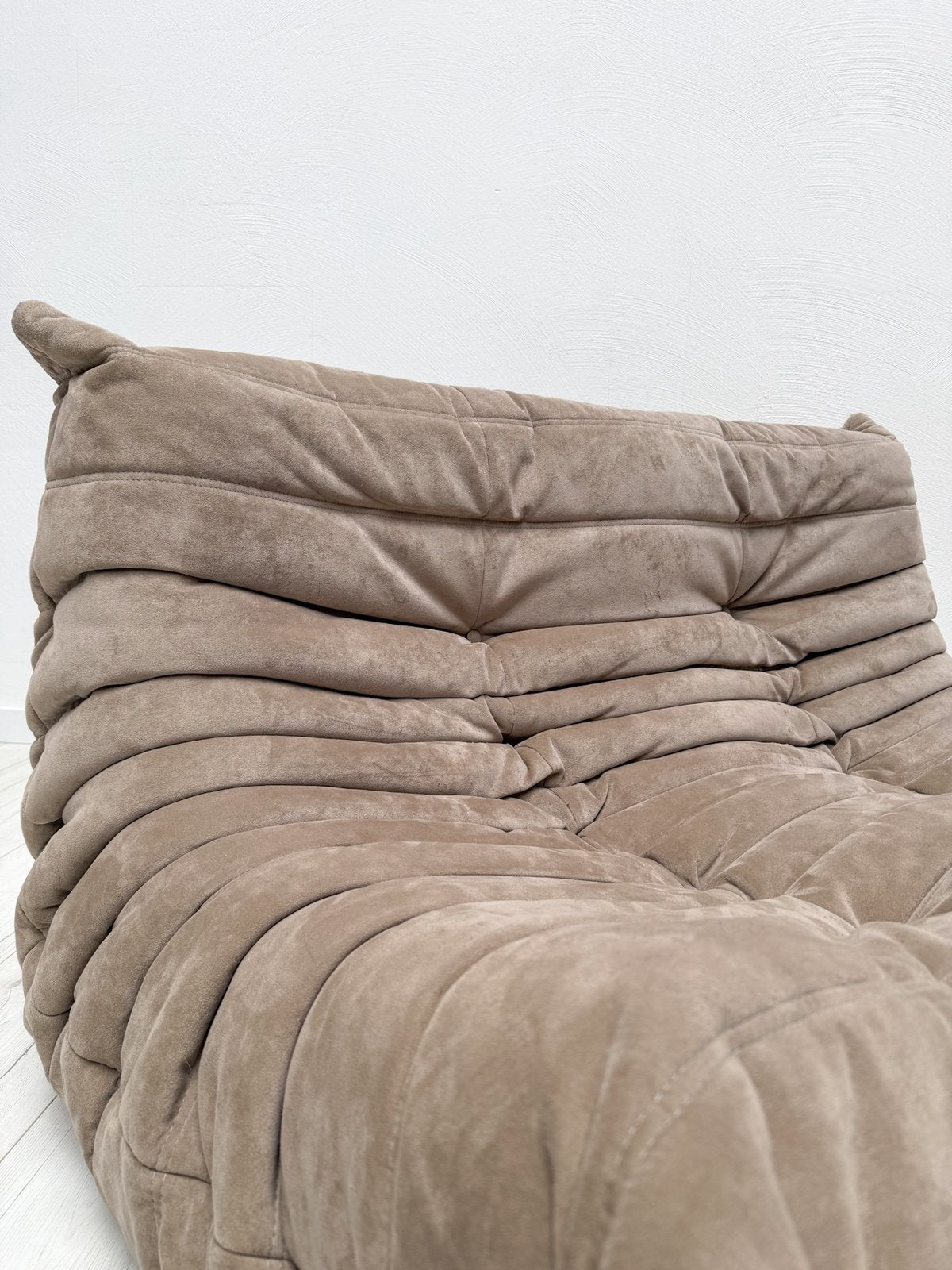 Ligne Roset Togo 2-zits Alcantara Michel Ducaroy vintage, 100 tot 125 cm, Tweepersoons, Ophalen of Verzenden, Zo goed als nieuw