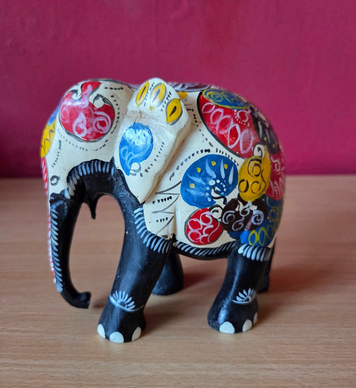 Houten beeldje olifant, Antiek en Kunst, Houtsnijwerk, Minder dan 20 cm, Handgemaakt, Ophalen of Verzenden