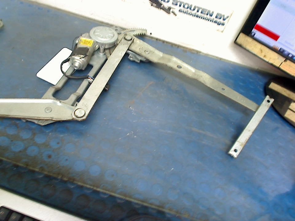 Raammechaniek Elek Links Voor Isuzu N-Serie (.R6.) 1172000D, Gebruikt, Overige automerken, Im Weiherfeld 2, Ginsheim-Gustavsburg 65462, , Duitsland