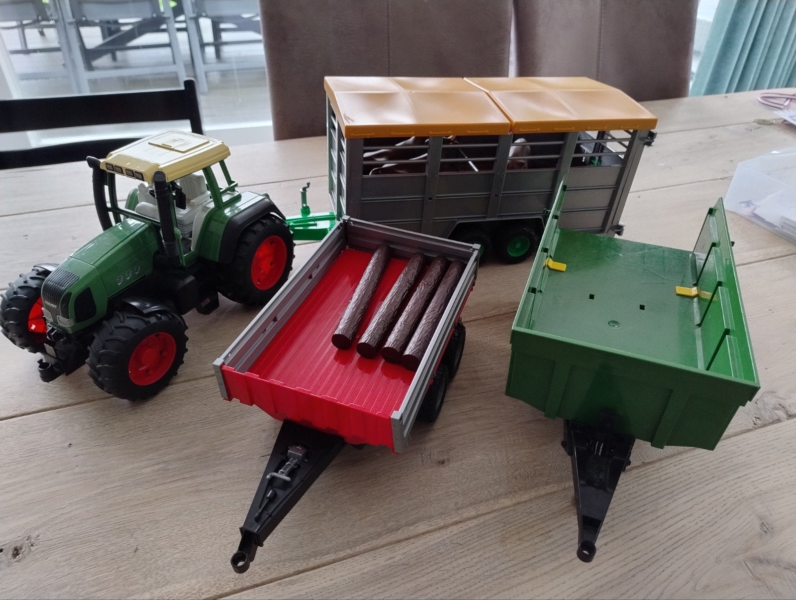 Speelgoed tractor met 3 aanhangers en dieren, Ophalen of Verzenden, Gebruikt