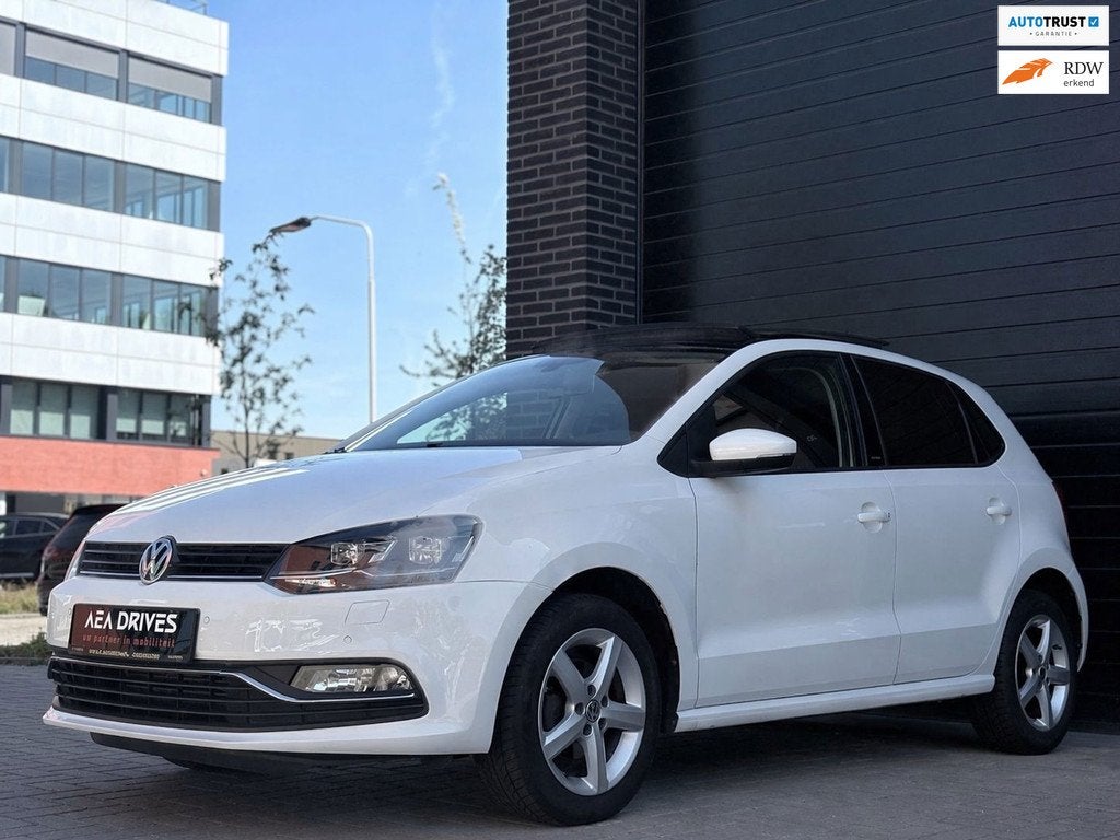 Volkswagen Polo 1.2 TSI panoramadak dealer onderhouden, full, Stof, Zwart, 4 cilinders, Wit
