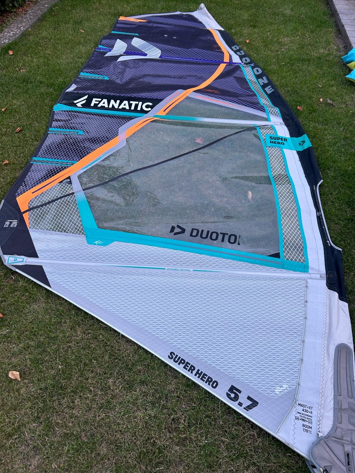 Duotone Super Hero 5.7 windsurfzeil, Watersport en Boten, Ophalen, Gebruikt, 5 tot 6.5 m², Zeil