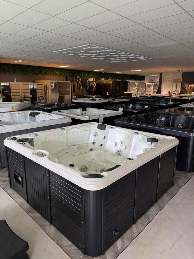 Luxe Jacuzzi / Spa 5-Persoons – Plug & Play (220V Stekker)