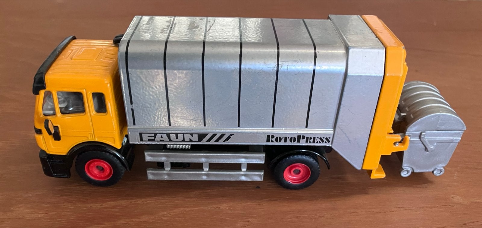 Siku Mercedes Benz - Fauns Rotopress, Ophalen of Verzenden, Gebruikt, Bus of Vrachtwagen, SIKU