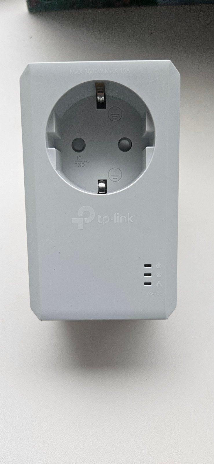 TP-Link AV600 Powerline Adapter met stopcontact, Ophalen of Verzenden, Zo goed als nieuw, TP-Link