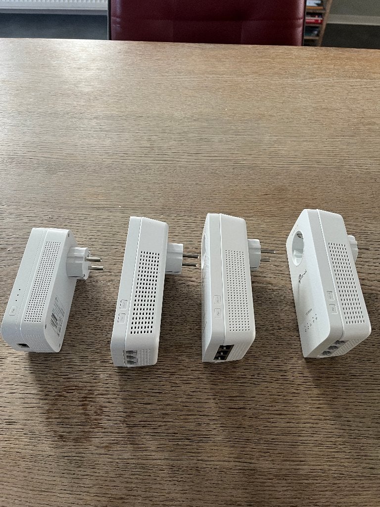 TP-Link AV1300 Gigabit Powerline Set : 1 adapter 3 extenders, Verzenden, Gebruikt, TP-Link, Devolo