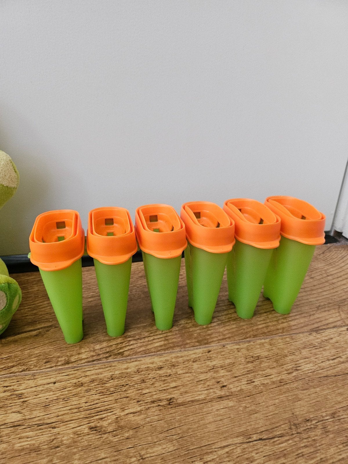 Tupperware ijsjes maker set pinguïns groen oranje €7,50, Gebruikt, Overige typen, Oranje, Ophalen of Verzenden