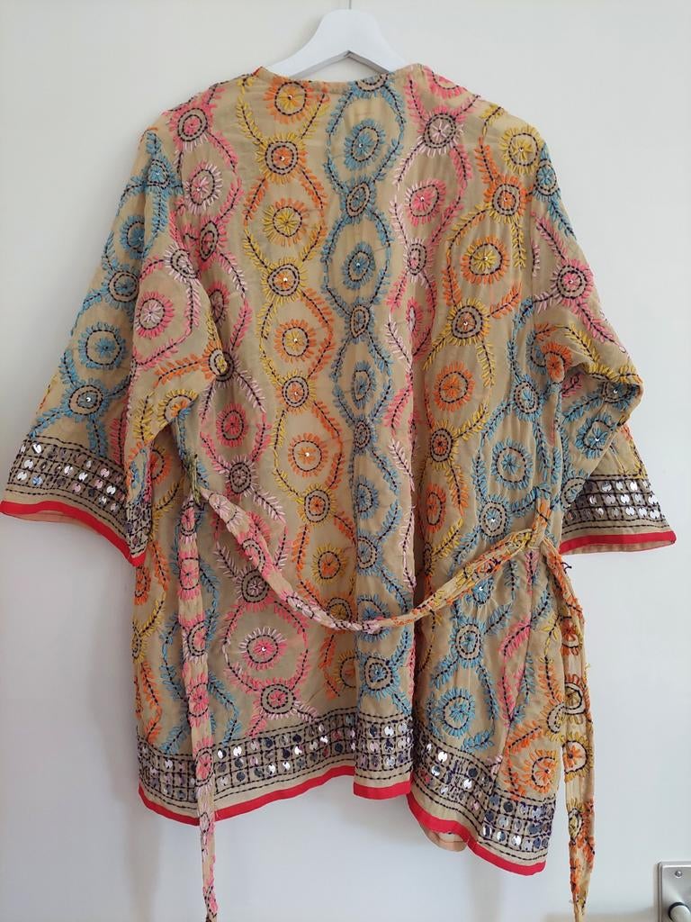 Sumitra Kimono 100% Viscose met borduursels en spiegeltjes, Kleding | Dames, Tops, Maat 38/40 (M), Overige kleuren, Nieuw, Ophalen of Verzenden