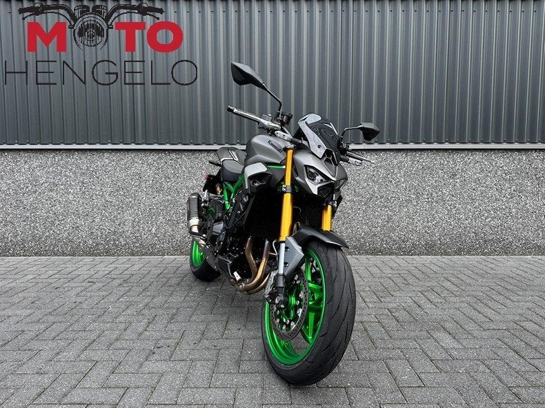 Kawasaki Z900 SE PERFORMANCE AKRAPOVIC (bj 2026), Bedrijf, Info@kawasaki.nl, Jacobus Spijkerdreef 1-3
2132 PZ  Hoofddorp, NL, Kawasaki Motors Europe N.V.