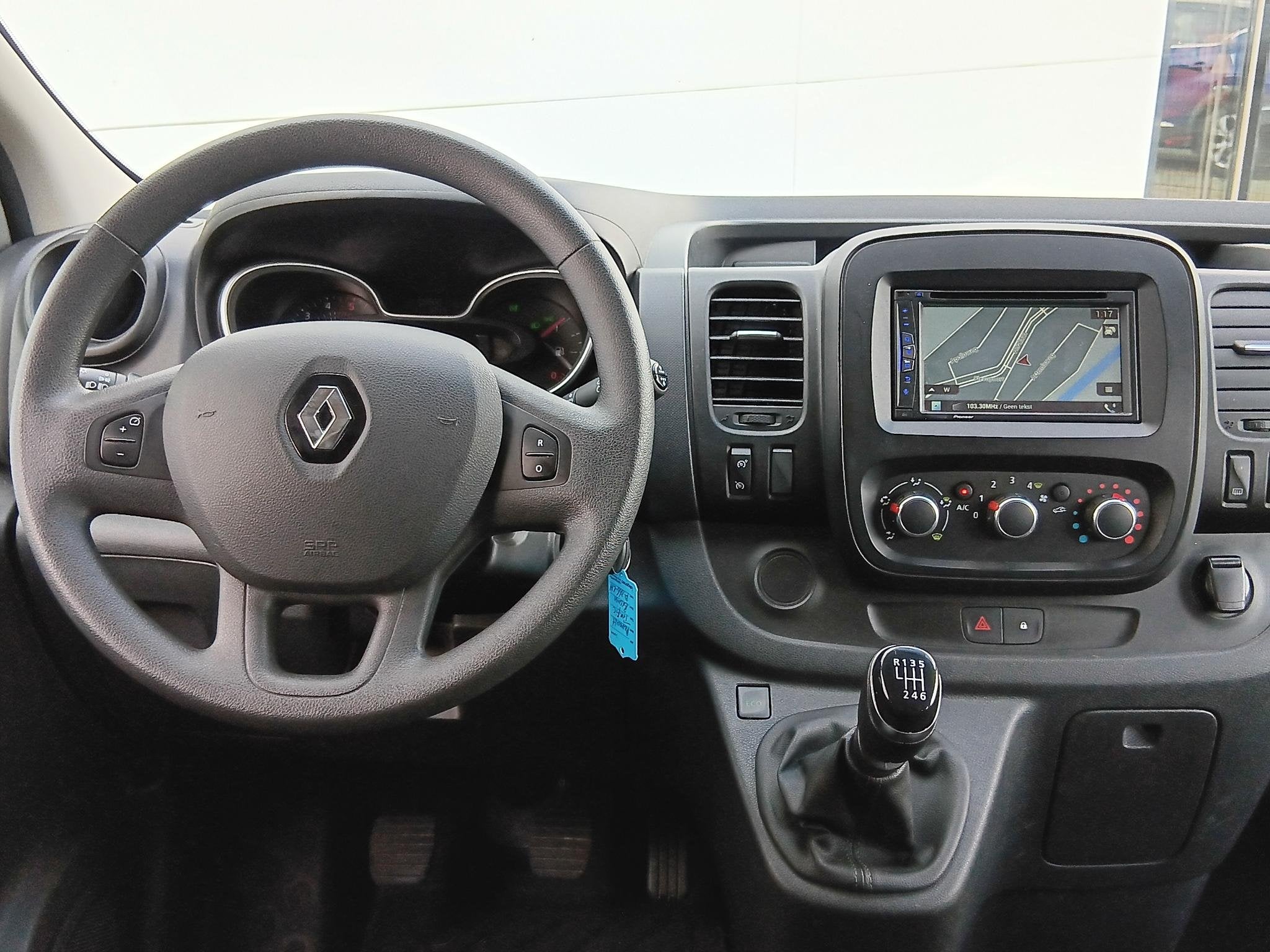 Renault Trafic Passenger 2.0 dCi 120 Grand Zen | Trekhaak |, Auto's, Renault, Voorwielaandrijving, Stof, Gebruikt, Euro 6