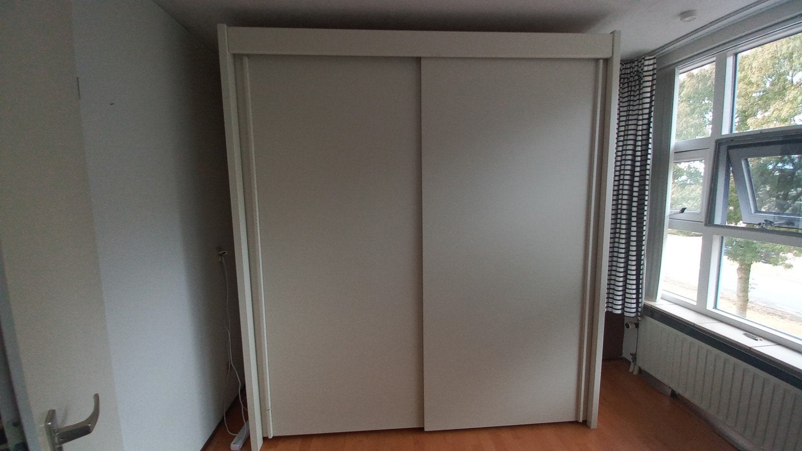 Ruime kledingkast met schuifdeuren - zelf demonteren, Huis en Inrichting, Kasten | Kledingkasten, Ophalen, Met deur(en), Gebruikt